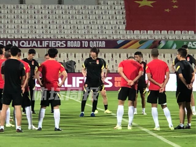 欧冠比赛直播-16面国旗等待飘扬 中越之战最后踩场国足三人缺阵